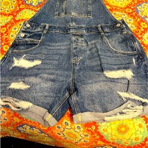 BRAND NEW WITH TAGS Juniors XL Overall's shorts Made by Arizona Jeans